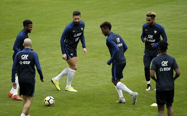Neymar òa khóc giữa phòng họp báo khi nhắc về PSG - Bóng Đá