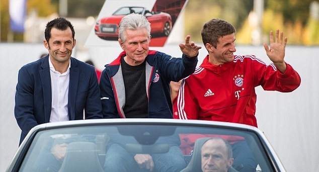 Chùm ảnh: Dàn sao Bayern Munich nhận siêu xe Audi - Bóng Đá
