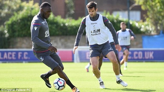 Roy Hodgson lần đầu 'lên lớp', Crystal Palace quyết vượt 'vũ môn' - Bóng Đá