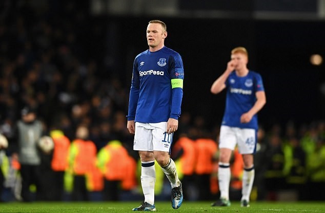 Chùm ảnh: Sỉ nhục Everton, sao Atalanta tụt quần ăn mừng như Buffon - Bóng Đá