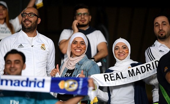 Ronaldo đảo chân kỹ thuật trước đông đảo NHM trước giờ G - Bóng Đá
