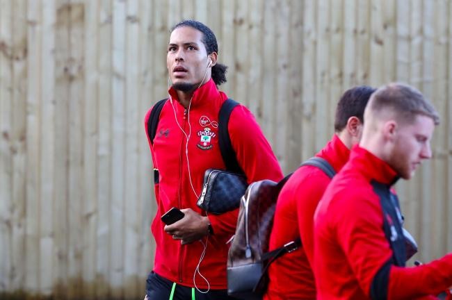 Không thể tới Liverpool, Van Dijk ngoan ngoãn trở lại tập luyện - Bóng Đá