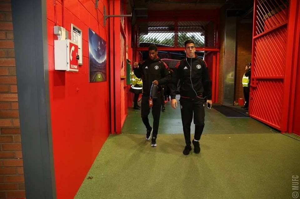 Dàn sao Man Utd đã có mặt tại Old Trafford, chờ 'làm gỏi' Basel - Bóng Đá