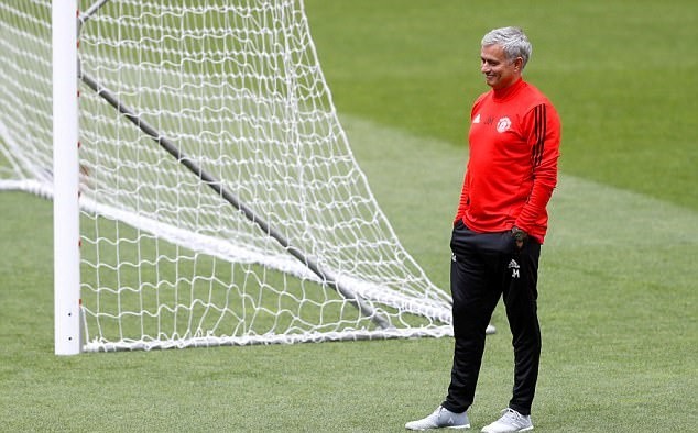 Sân tập Man Utd rộn tiếng cười - Bóng Đá