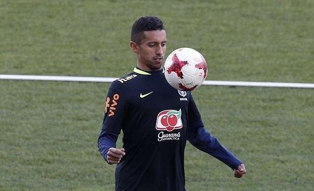 Neymar cười thả ga khi trở về tập trung cùng tuyển Brazil - Bóng Đá