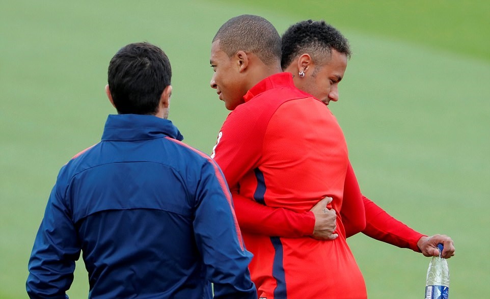 Mbappe kết thân Neymar ở buổi tập đầu tại PSG - Bóng Đá