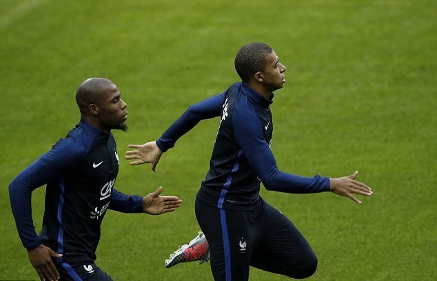 Neymar òa khóc giữa phòng họp báo khi nhắc về PSG - Bóng Đá