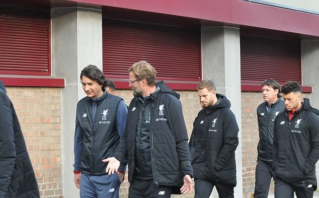 Trước đại chiến M.U, Klopp & Dàn sao Liverpool đi dạo phố - Bóng Đá