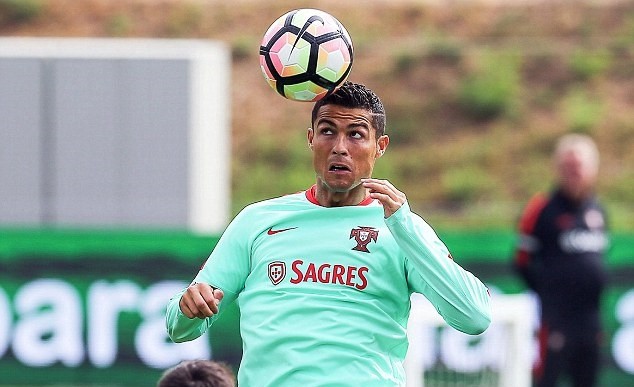 Ronaldo tập luyện Bồ Đào Nhà - Bóng Đá