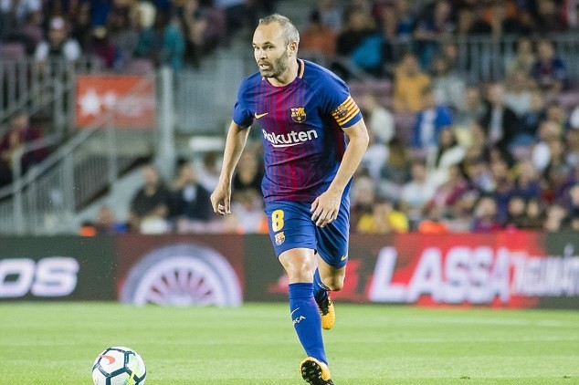 Andres Iniesta rạng rỡ gắn bó 'trọn đời' với Barcelona - Bóng Đá