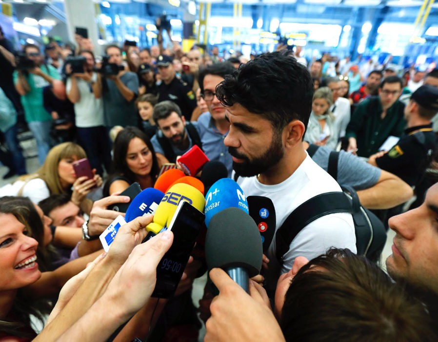 Diego Costa đã có mặt ở khán đài Atletico Madrid - Bóng Đá