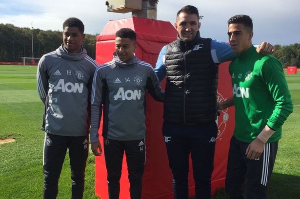 Sân tập Man United đón vị khách đặc biệt - Bóng Đá