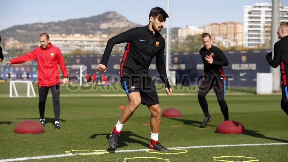 Chùm ảnh: Real Madrid tập luyện - Bóng Đá