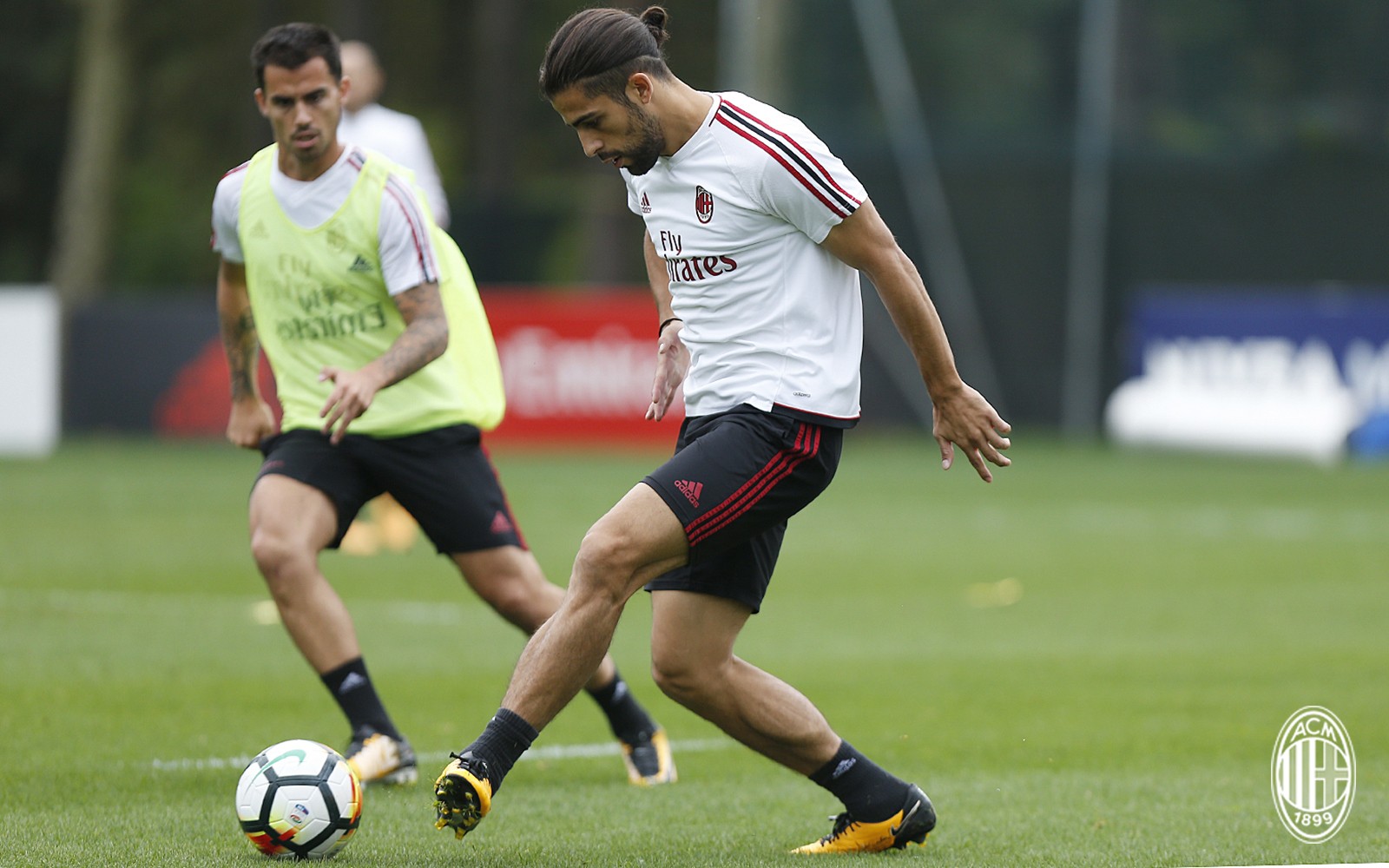 Dàn sao triệu đô của AC Milan tập cật lực, chờ chiến AS Roma - Bóng Đá