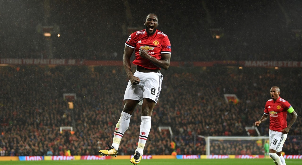 Lukaku tươi tắn dạo phố sau khi 'mở hàng' ở Champions League - Bóng Đá