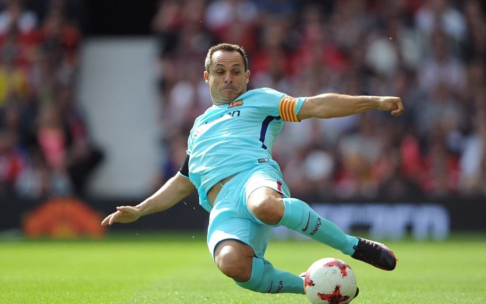 Huyền thoại M.U 2-2 Huyền thoại Barca: Đẳng cấp Nistelrooy - Bóng Đá