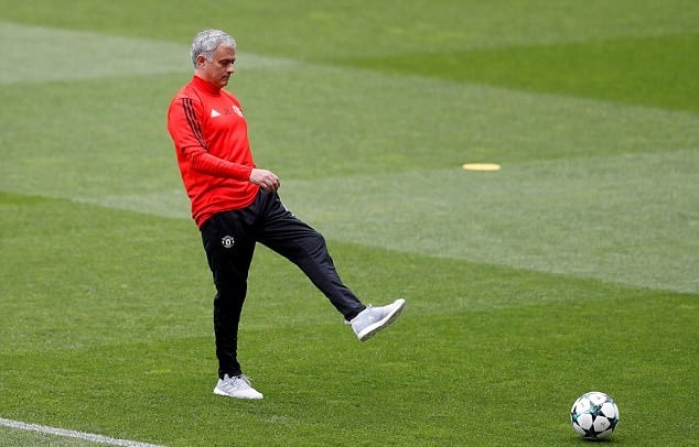 Sân tập Man Utd rộn tiếng cười - Bóng Đá