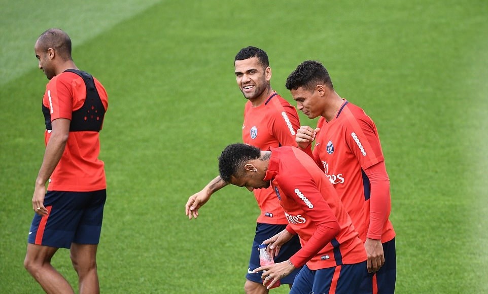 Mbappe kết thân Neymar ở buổi tập đầu tại PSG - Bóng Đá