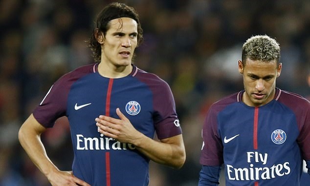 Gạt sầu Cavani, Neymar ăn mặc thời thượng dự sự kiện - Bóng Đá