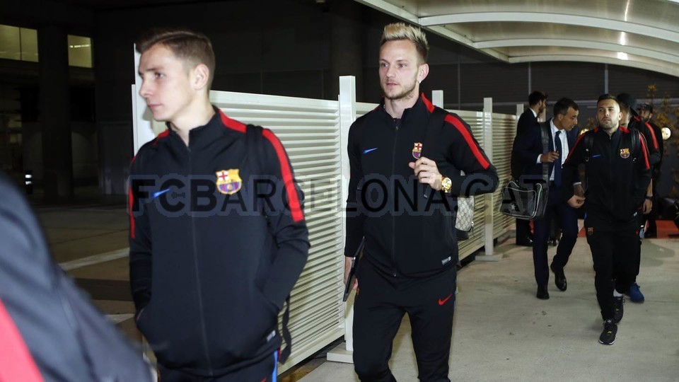ẢNH BARCELONA HÀNH QUÂN ĐẾN MADRID TRONG ĐÊM - Bóng Đá