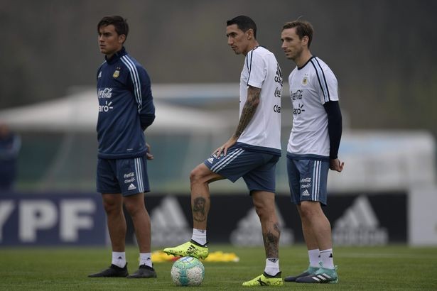 Romero đấm thẳng mặt Messi trong buổi tập thứ 2 của Argentina - Bóng Đá