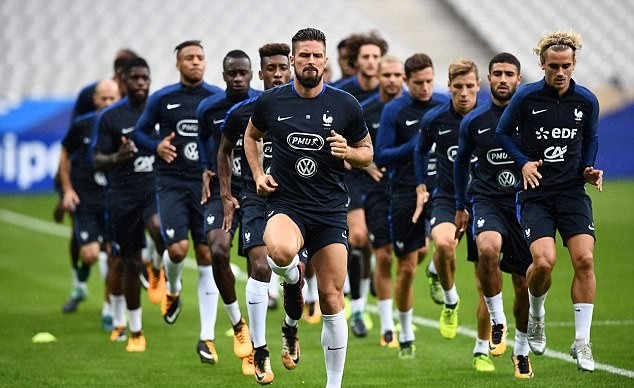 Sắp sang PSG, Mbappe cười như 'trúng được mùa' ở buổi tập thứ 2 - Bóng Đá