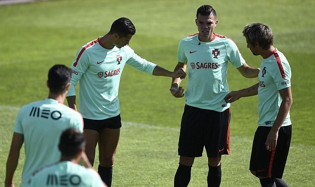 Ronaldo tập sung sức, sẵn sàng bùng nổ - Bóng Đá