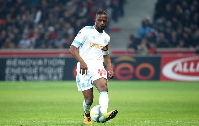 Marseille tự xấu hổ vì hình ảnh Evra - Bóng Đá