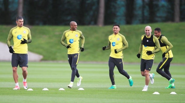Dàn sao Man City học makeup - Bóng Đá