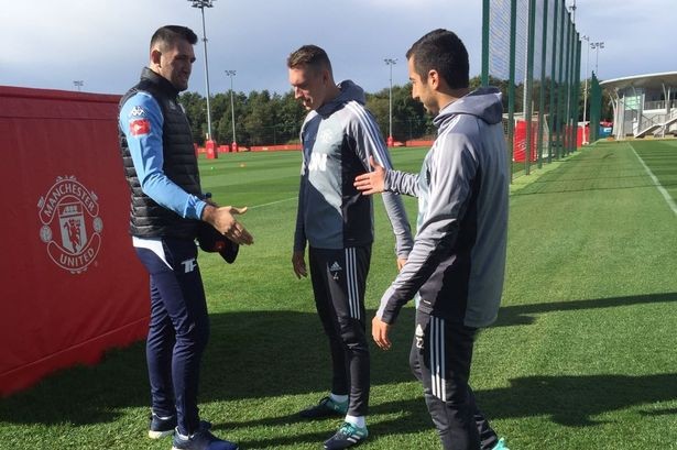 Sân tập Man United đón vị khách đặc biệt - Bóng Đá