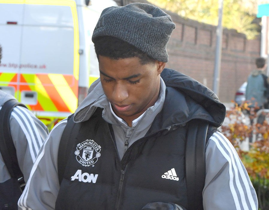 Chùm ảnh Man Utd hành quân đến London - Bóng Đá