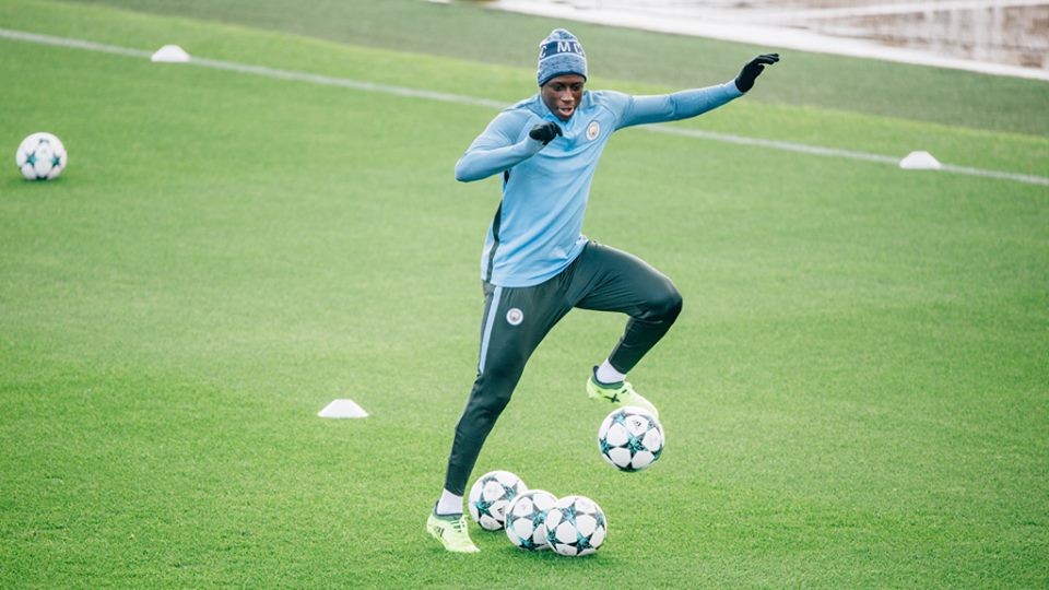 Man City trình làng áo tập mới, sẵn sàng bùng nổ ở Champions League - Bóng Đá