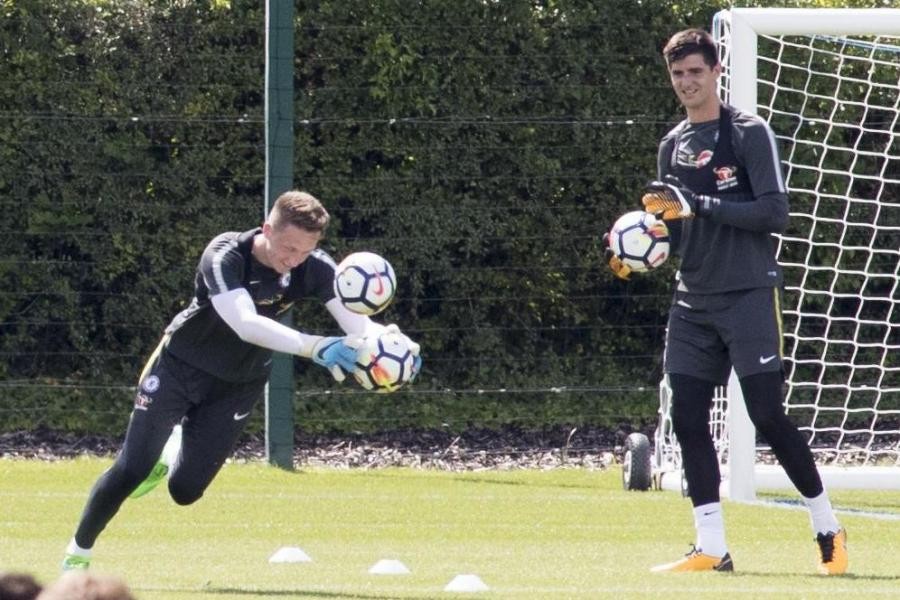 Sân tập Chelsea nhộn nhịp trở lại - Bóng Đá