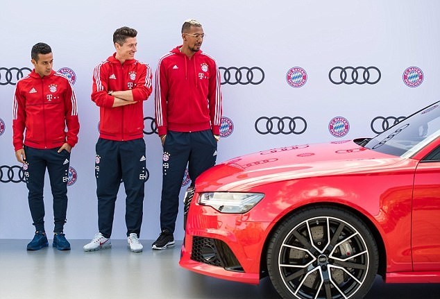 Chùm ảnh: Dàn sao Bayern Munich nhận siêu xe Audi - Bóng Đá