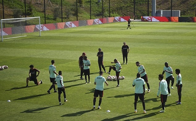 Ronaldo tập sung sức, sẵn sàng bùng nổ - Bóng Đá
