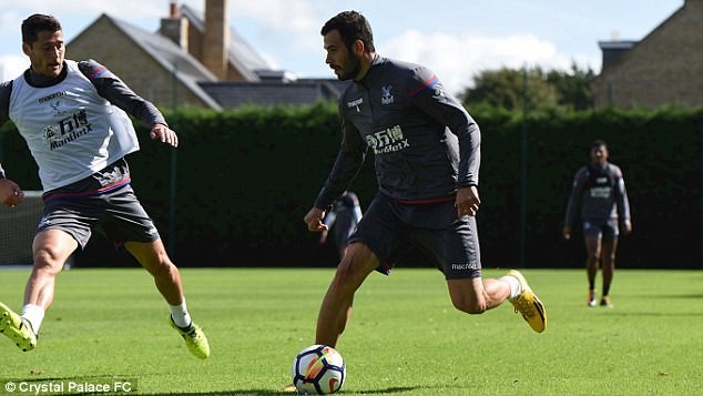 Roy Hodgson lần đầu 'lên lớp', Crystal Palace quyết vượt 'vũ môn' - Bóng Đá