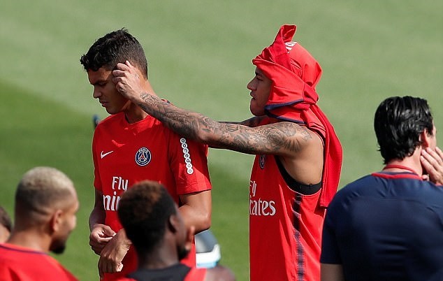 Mặc kệ Barca, Neymar lao vào tập luyện - Bóng Đá