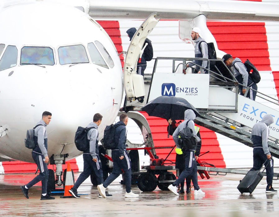 Mưa gió bão bùng trong ngày Man Utd hành quân tới Southampton - Bóng Đá
