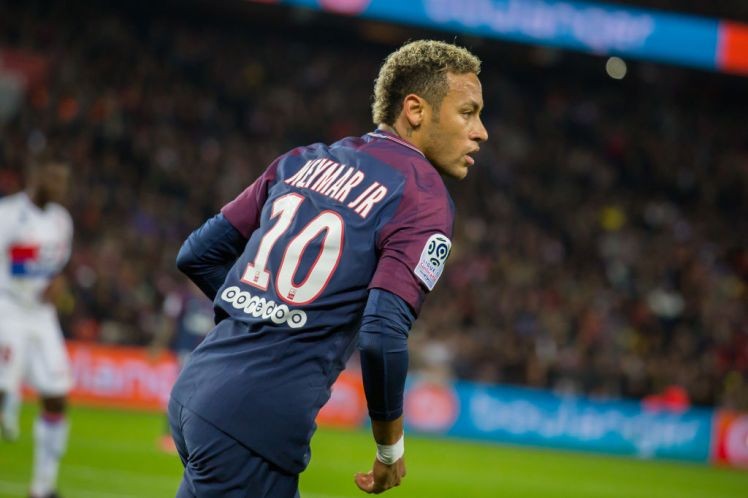 Gạt sầu Cavani, Neymar ăn mặc thời thượng dự sự kiện - Bóng Đá