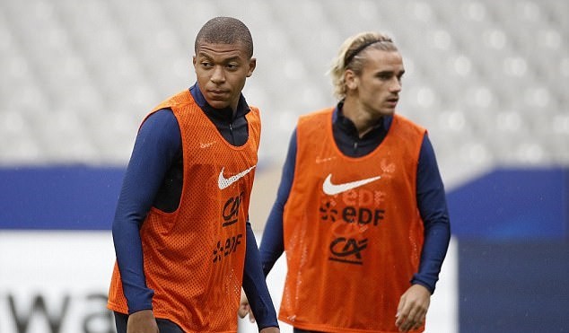 Sắp sang PSG, Mbappe cười như 'trúng được mùa' ở buổi tập thứ 2 - Bóng Đá