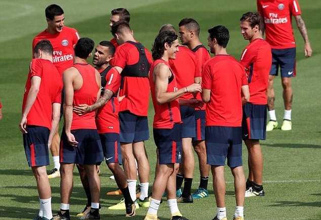 Mặc kệ Barca, Neymar lao vào tập luyện - Bóng Đá