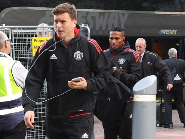 Đón loạt viện binh trở lại, Man Utd lên đường chiến Benfica - Bóng Đá