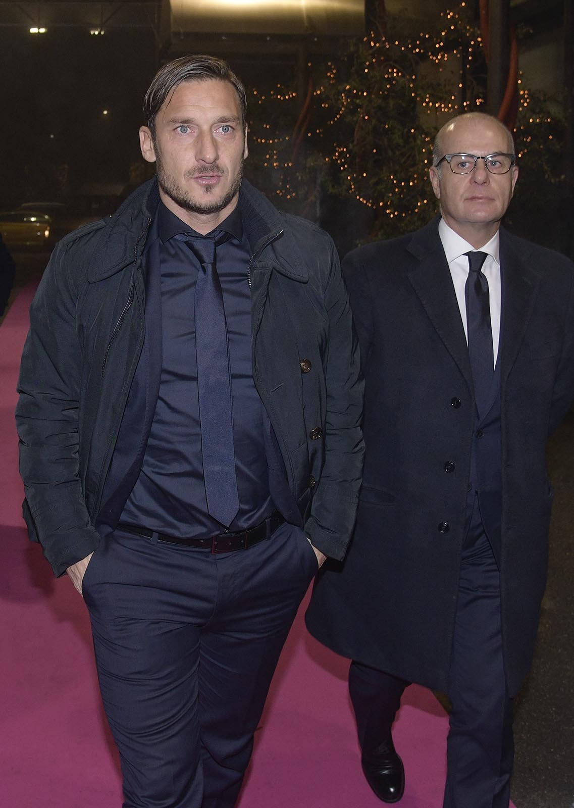 Totti hội ngộ Buffon trong ngày được vinh danh 'huyền thoại' - Bóng Đá