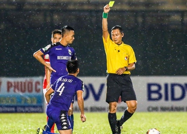 'Bóng ma' trọng tài ám ảnh cả một nền bóng đá chuyên nghiệp - Bóng Đá