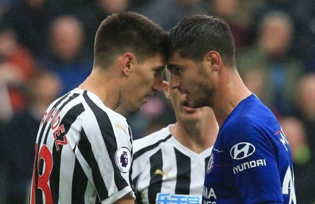 Morata không bắt tay Loftus-Cheek - Bóng Đá