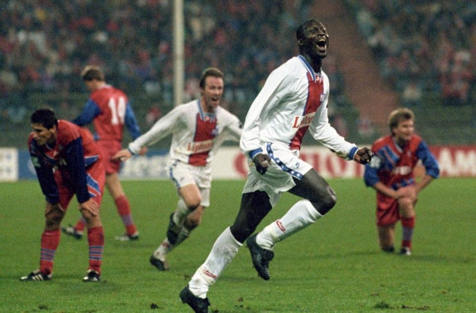 George Weah kể chuyện cuộc đời qua 10 bức ảnh - Bóng Đá