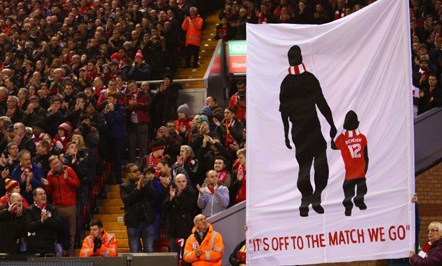 Liverpool mặc áo đặc biệt trong trận đấu Arsenal - Bóng Đá