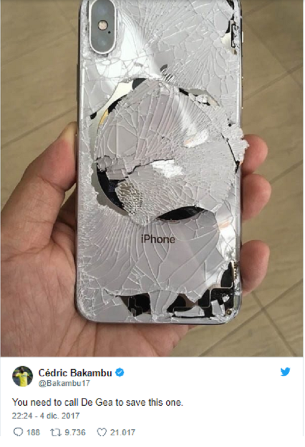 Đánh rơi điện thoại, sao Villarreal 'cầu cứu' De Gea - Bóng Đá