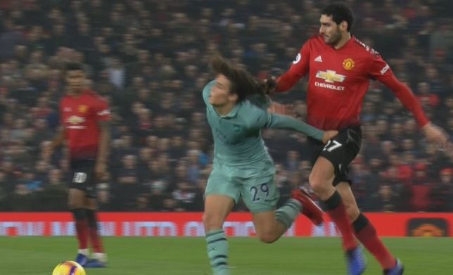 Marouane Fellaini đòi lại mái tóc xù từ Matteo Geundouzi - Bóng Đá
