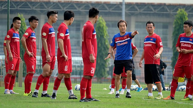 Cánh tay phải của thầy Park: Tôi gác tương lai ở K-League để đến Việt Nam - Bóng Đá